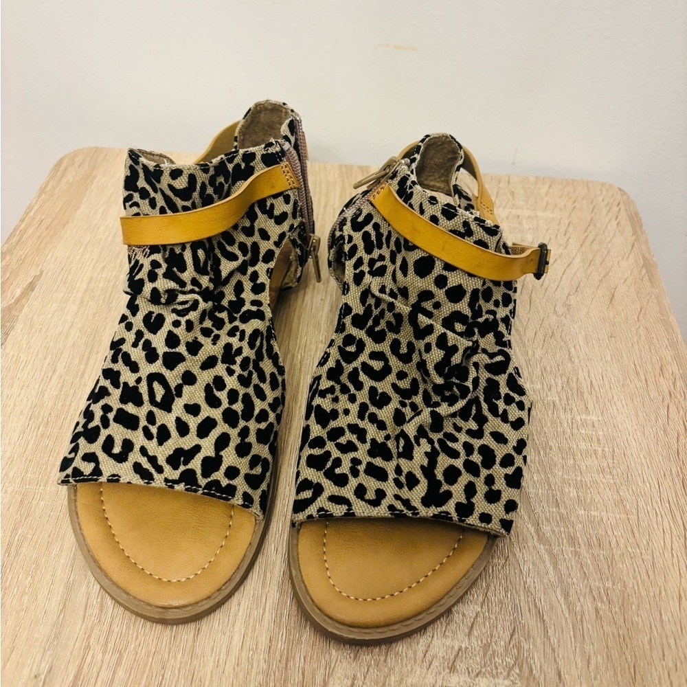 Blowfish Bluemoon animal print Shoe Sandals Size 8
